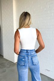 Elegant White Sleeveless Top - Image 5