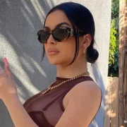 Stylish Black Oval Sunglasses - Image 3