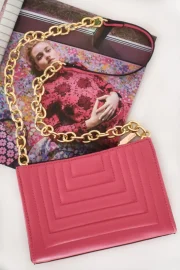 Chic Pink Chain Shoulder Bag - Image 3