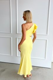 Elegant One-Shoulder Yellow Dress - Image 4