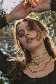 Elegant Droplet Charm Necklace - Image 2